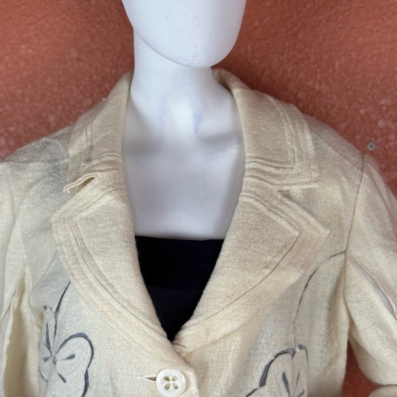 Tribal Cream Blazer with Embroidered Floral Design - Picture 3 of 16